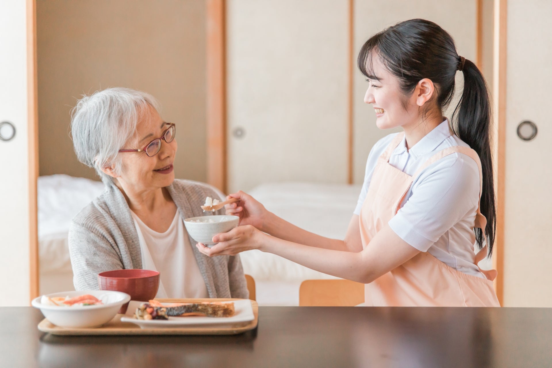 介護のポイント！自宅での食事介助の注意点